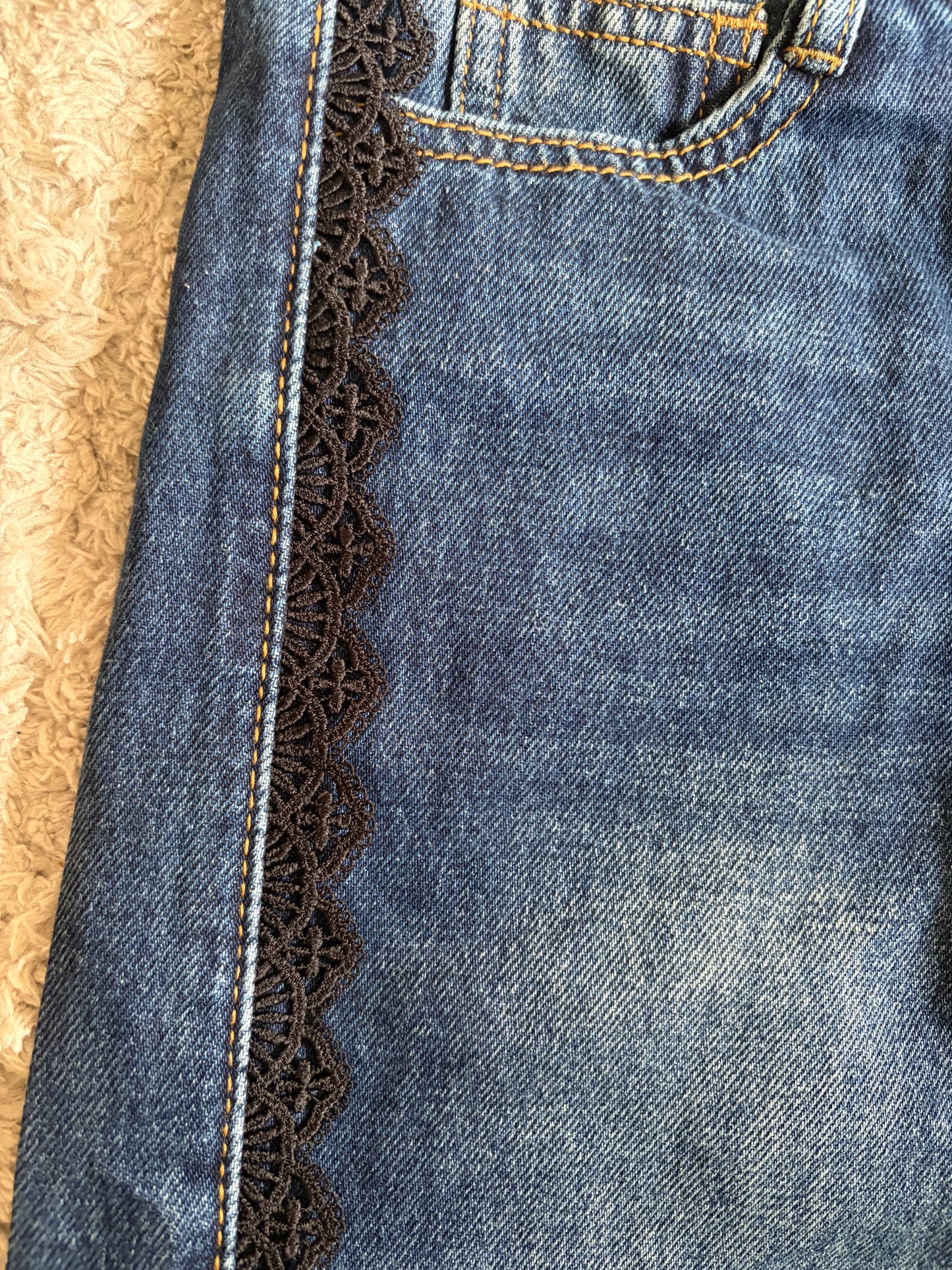 Wide leg jeans met dubbele knoop en kanten detail - Blauw